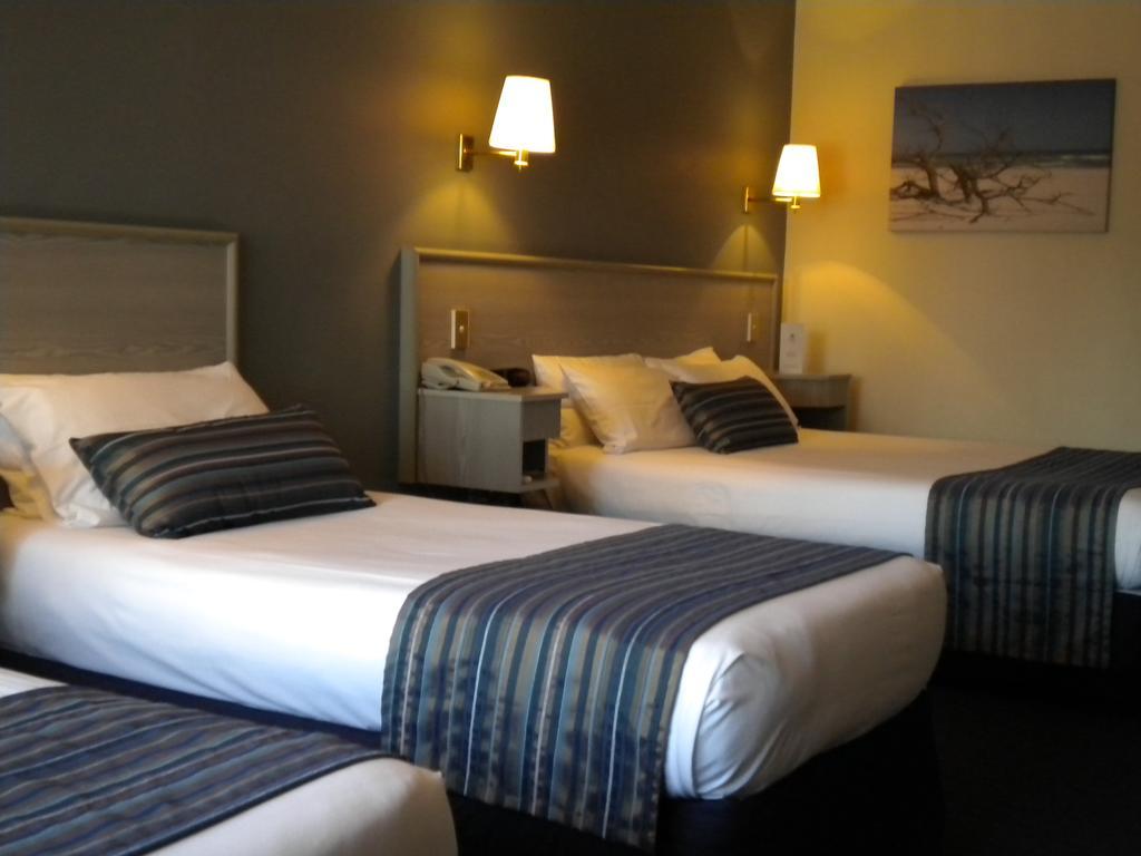 Ibis Styles Manor Motel 4*