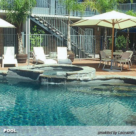 Ibis Styles Manor Motel 4*