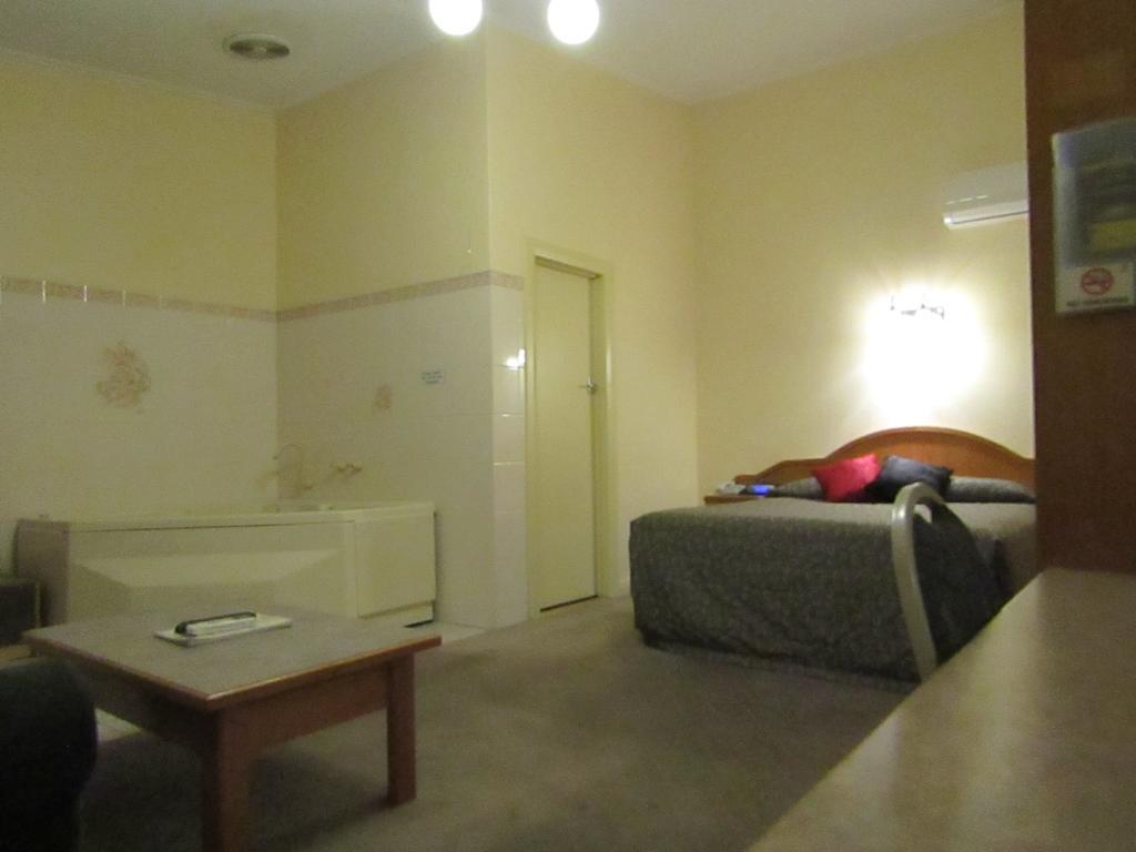 Glenelg Motel