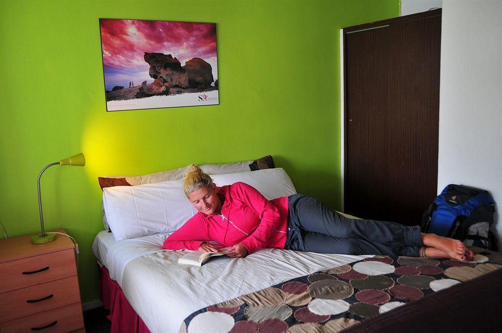 Travellers Backpackers Albergue *