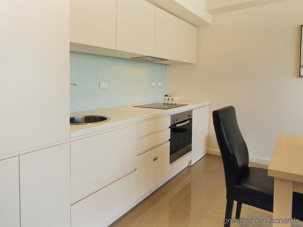 Istay Precinct Aparthotel 4*