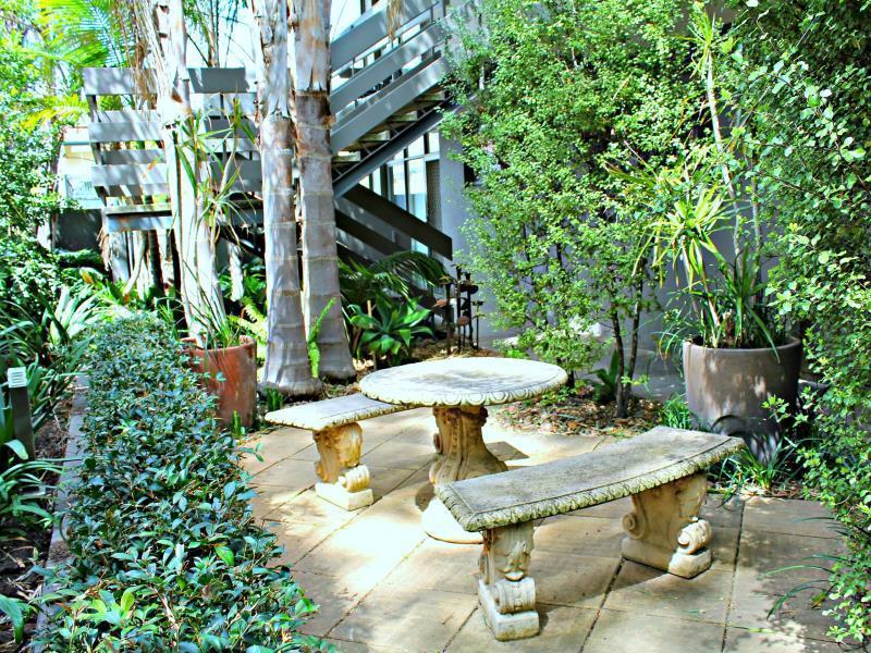 Dresscircle - Sussex St Apartment Adelaide