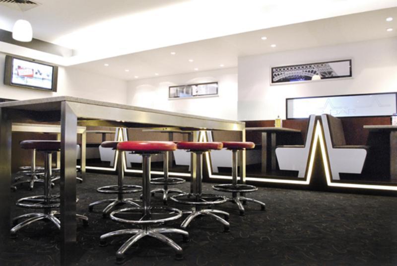 Mawson Lakes 4*