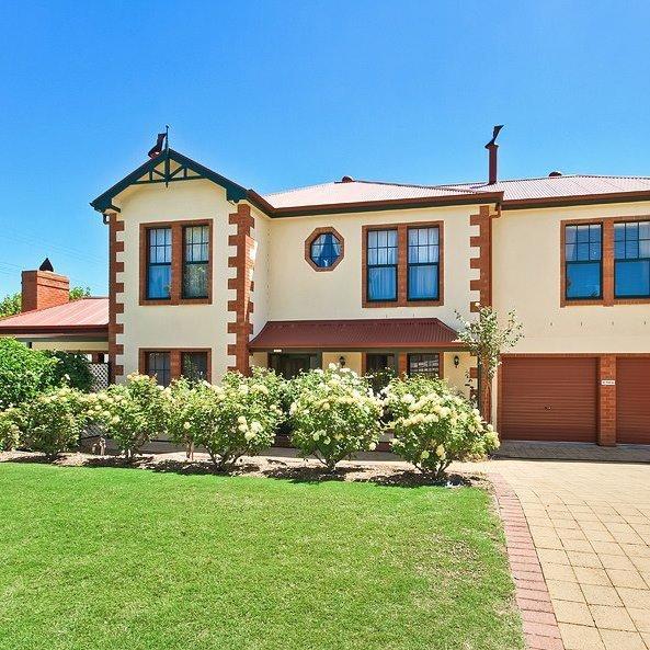 Bed & Breakfast Wine And Roses Adelaide