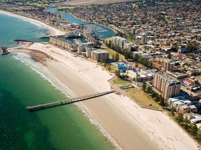 Aparthotel Glenelg Pacific 4*