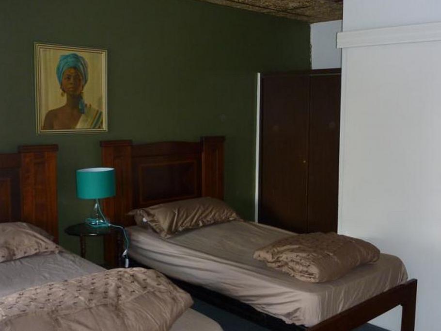 Travellers Backpackers Albergue *