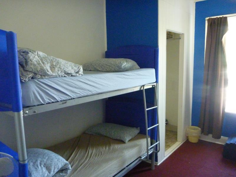 Travellers Backpackers Albergue