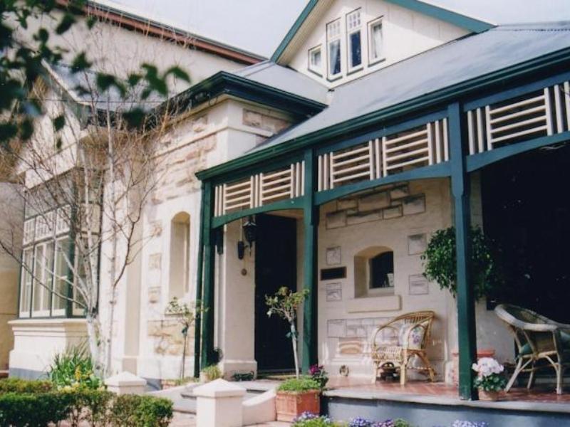 Water Bay Bed & Breakfast 4*