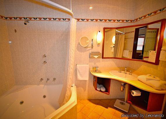 Adelaide Inn 4*