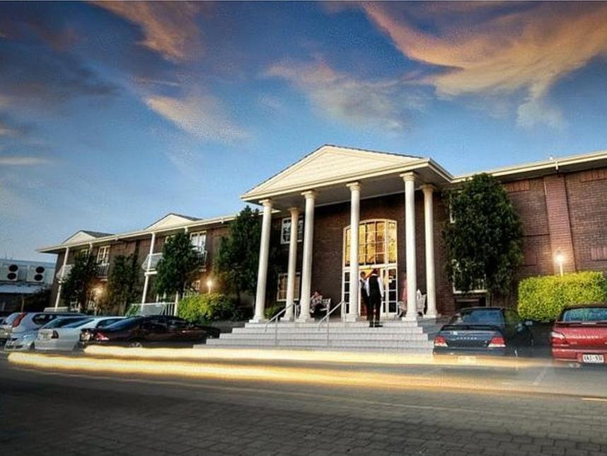 Adelaide Inn Hotel 4*