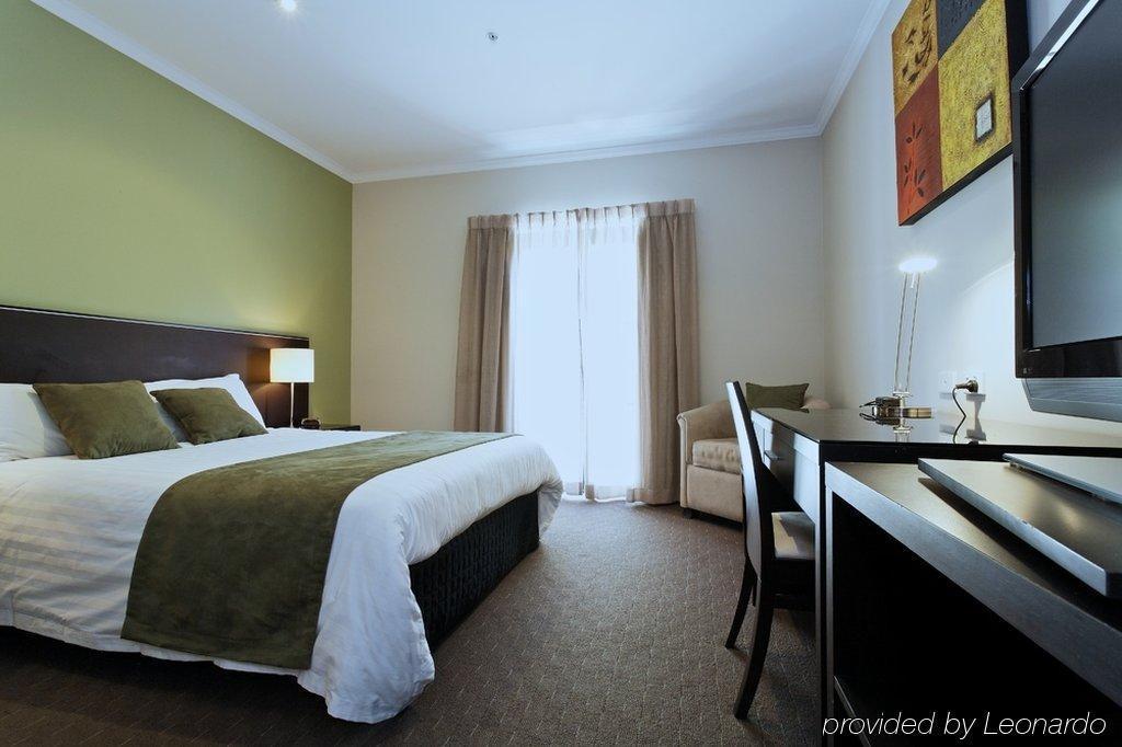 Frome 4* Adelaide