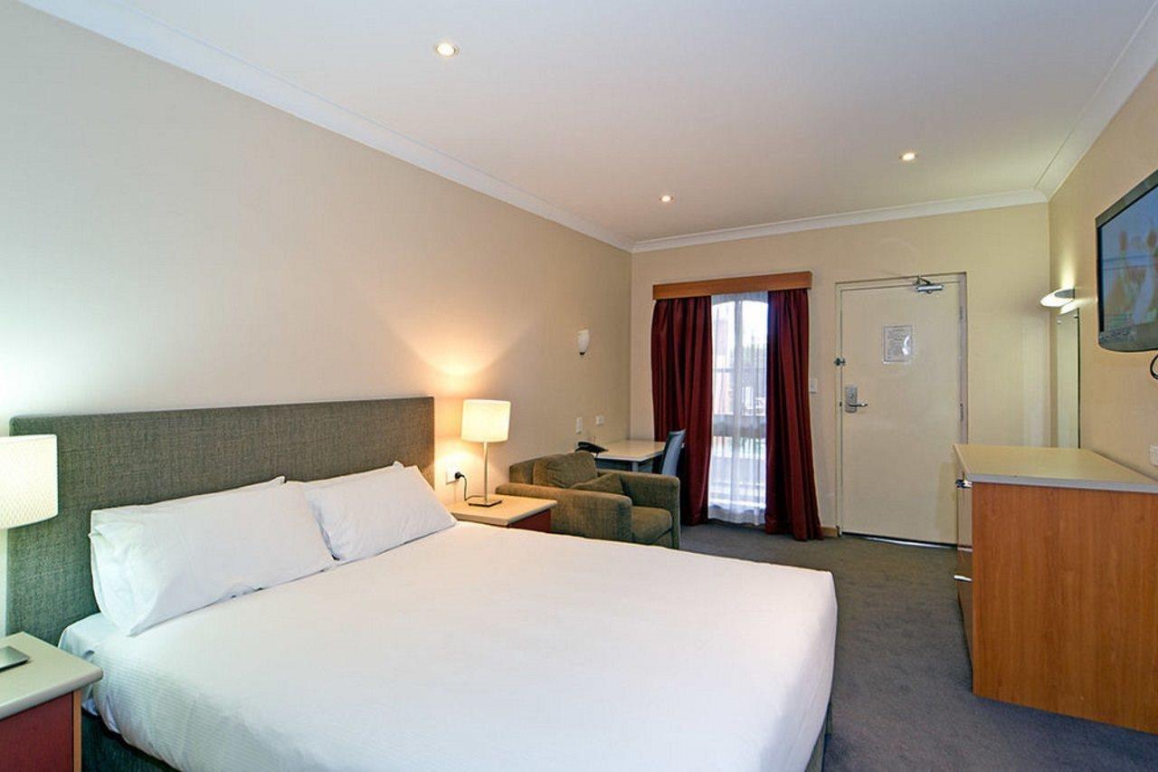 Hotel Comfort & Sombrero Adelaide