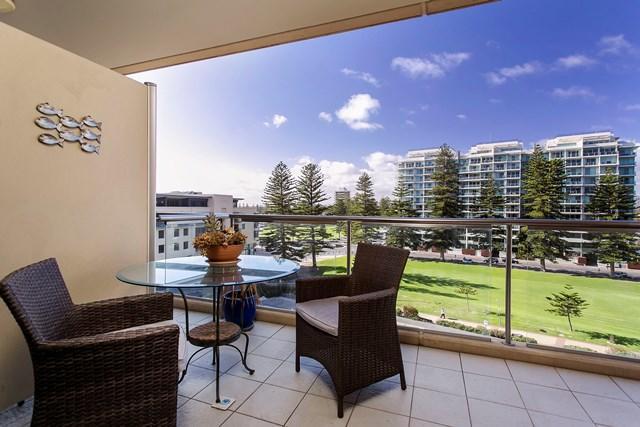 Glenelg Apartments-pier Adelaide