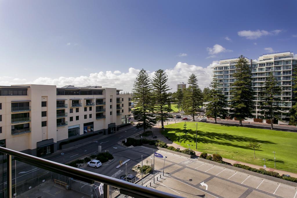 Apartment Glenelg Apartments-pier *
