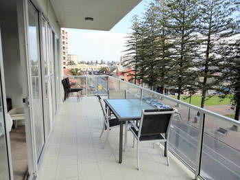 Glenelg Beachside