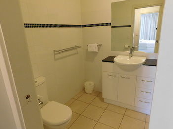 Glenelg Beachside Aparthotel