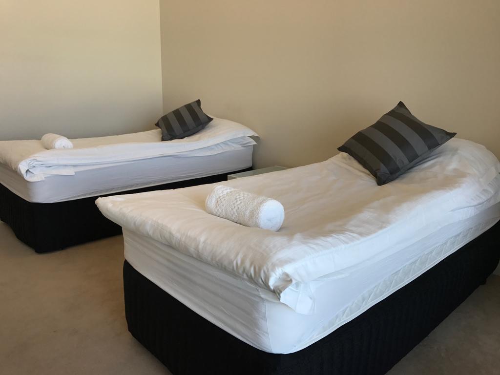 West Lakes Apartment *