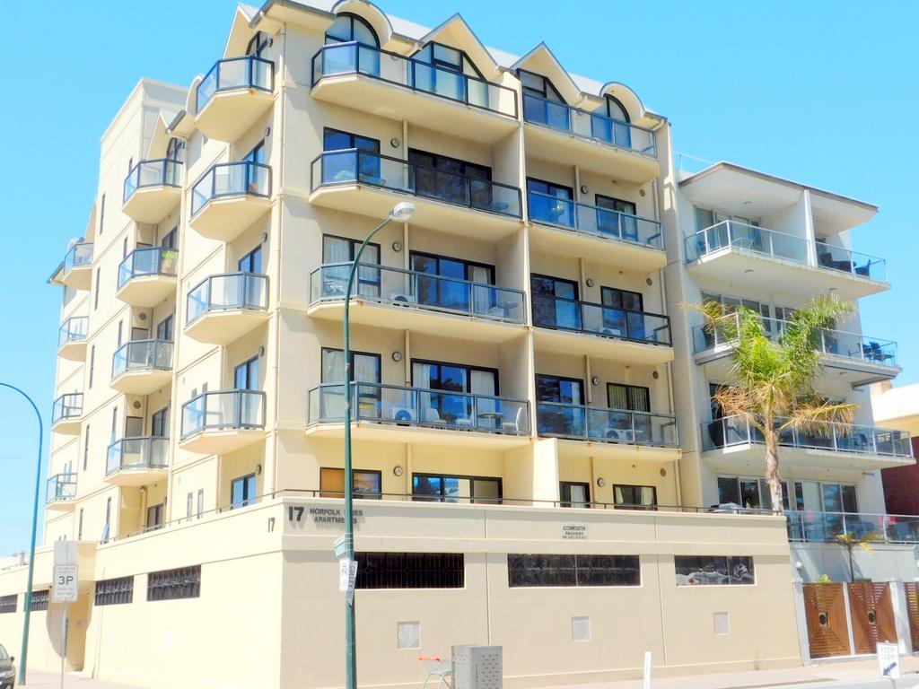 Glenelg Beachside