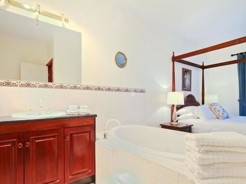 Wine And Roses Bed & Breakfast 4*