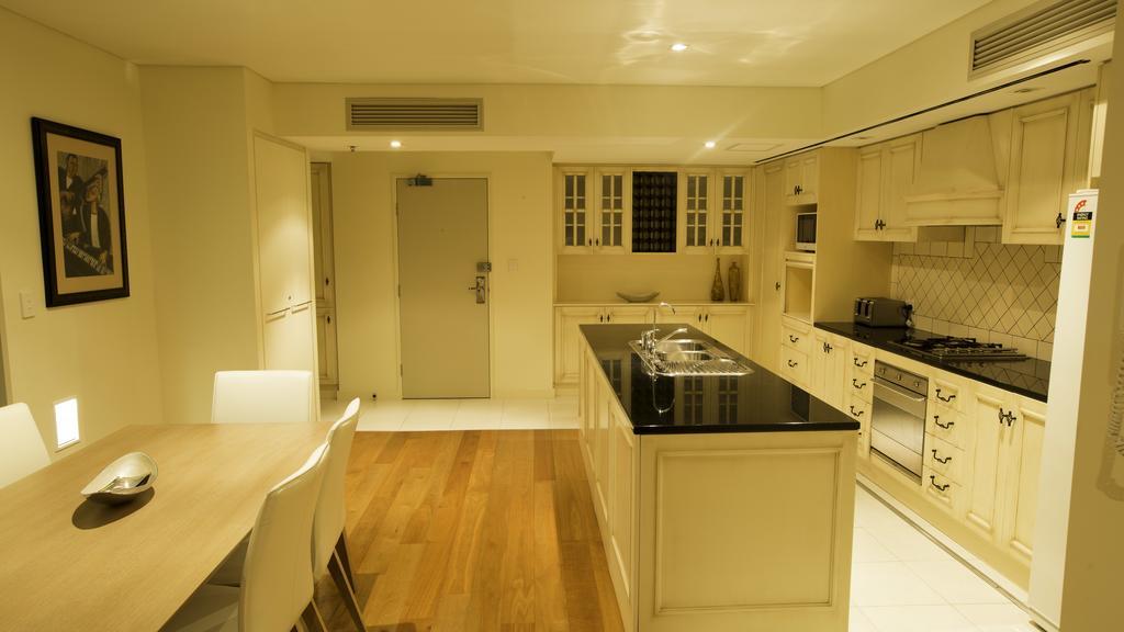 96 North Terrace Embassy * Adelaide