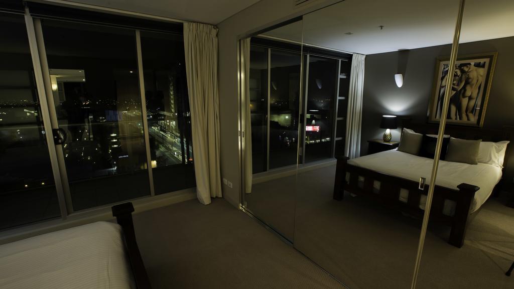 96 North Terrace Embassy * Adelaide