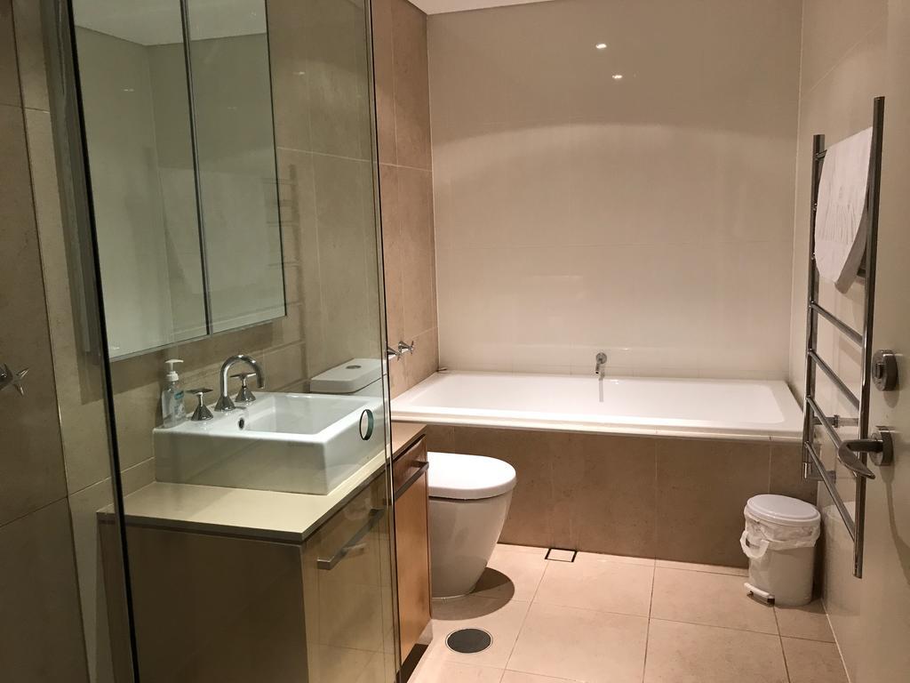 West Lakes Apartment *