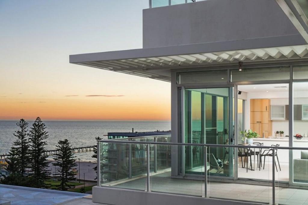 Glenelg Skyline Penthouse - Wifi * Adelaide
