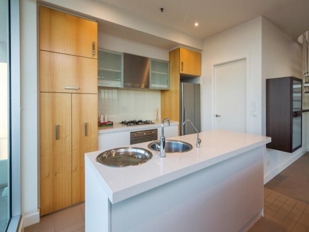Glenelg Skyline Penthouse - Wifi Holiday home *