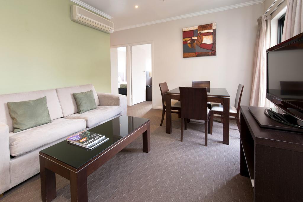 Frome Aparthotel 4*