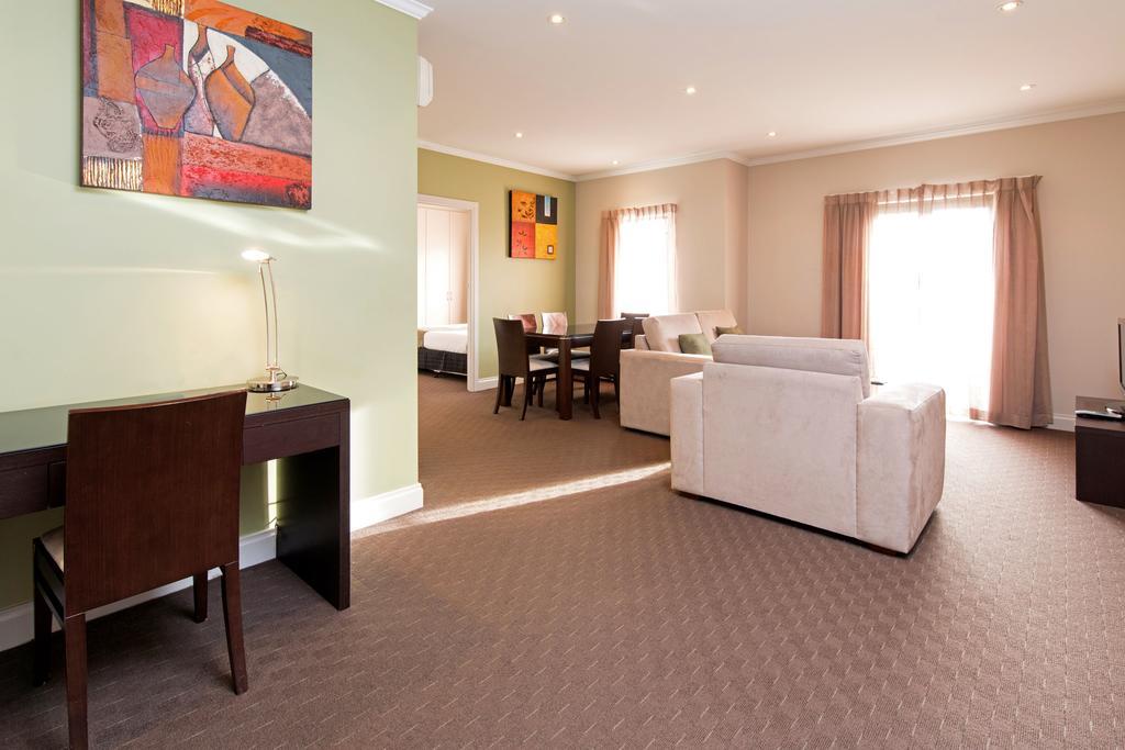 Frome Aparthotel 4*