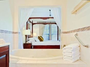 Wine And Roses Bed & Breakfast Adelaide