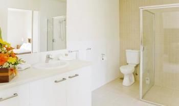 Glenelg Pacific Aparthotel 4*