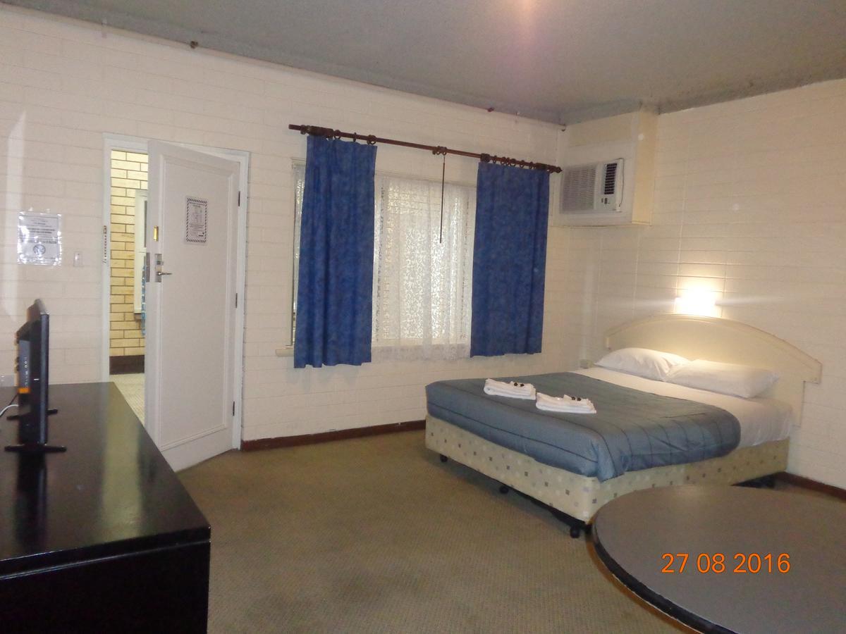 Backpackers And Travellers Adelaide
