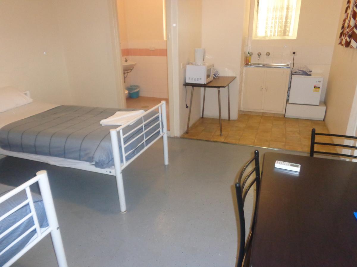 Backpackers And Travellers Hostel *