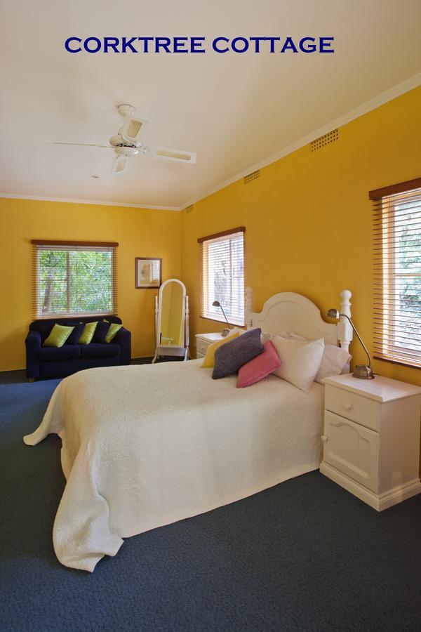Bed & Breakfast Crafers Cottages Adelaide