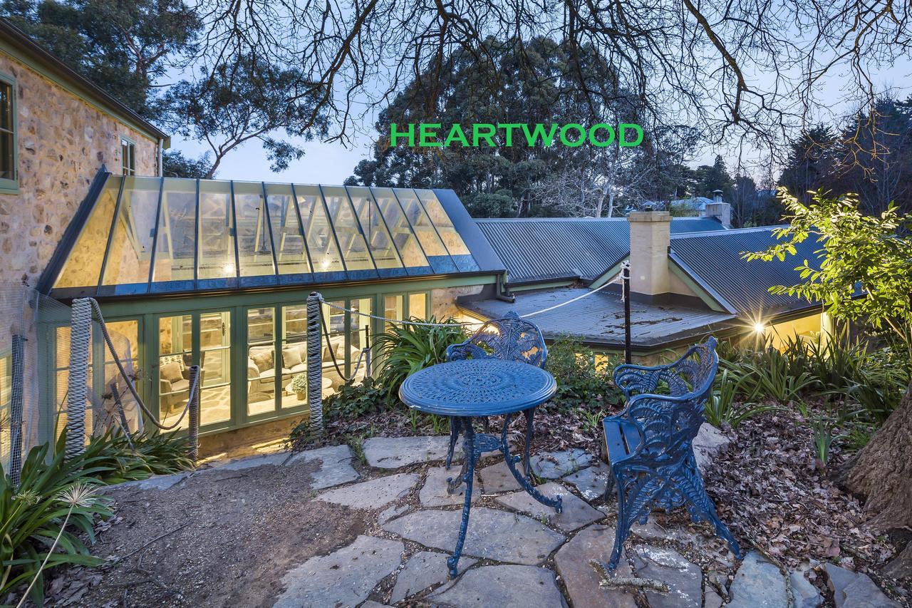 Bed & Breakfast Crafers Cottages Adelaide