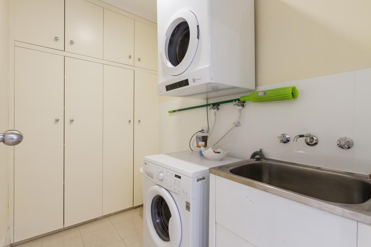 Style Accommodation-close To City-north Adelaide-3 Bdrm- Free Parking Apartment