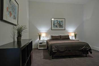 Dress Circle Apartment *