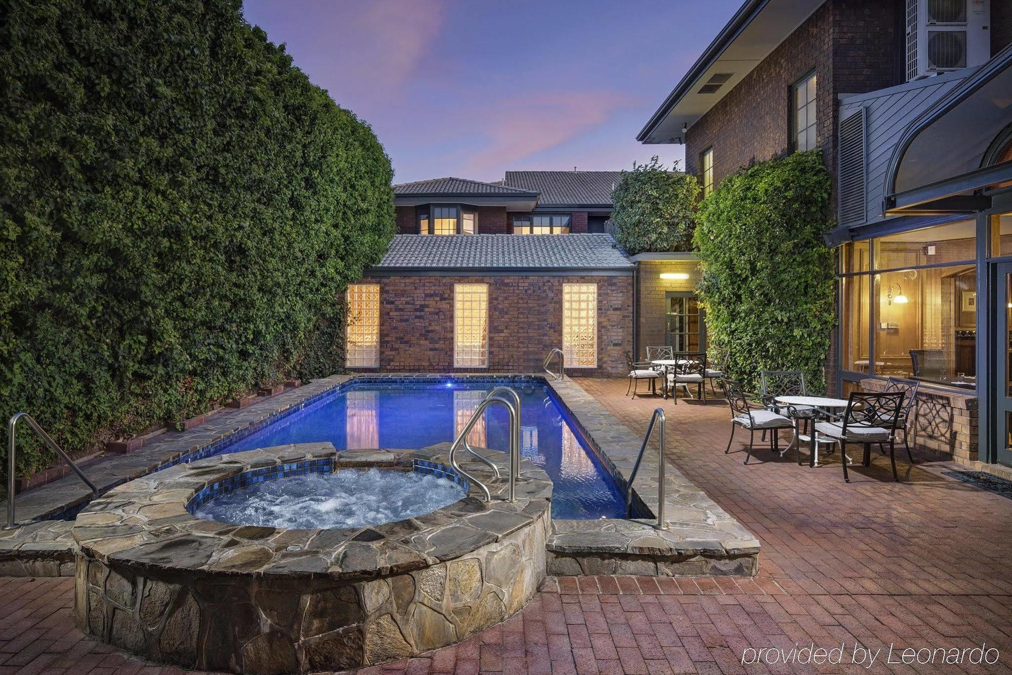 Adelaide Inn 4*