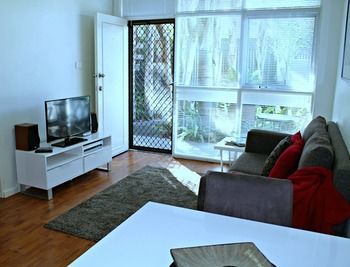 Dresscircle - Sussex St Apartment