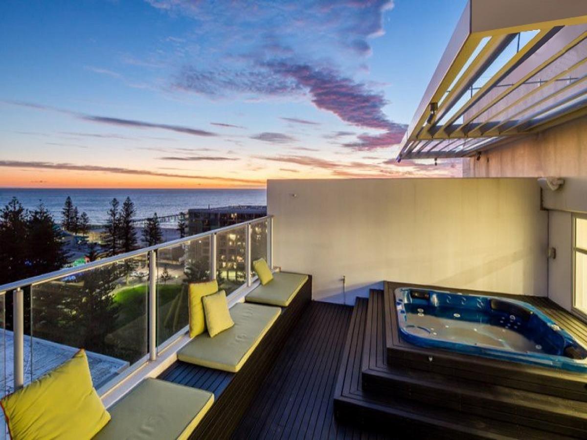 Glenelg Skyline Penthouse - Wifi Adelaide