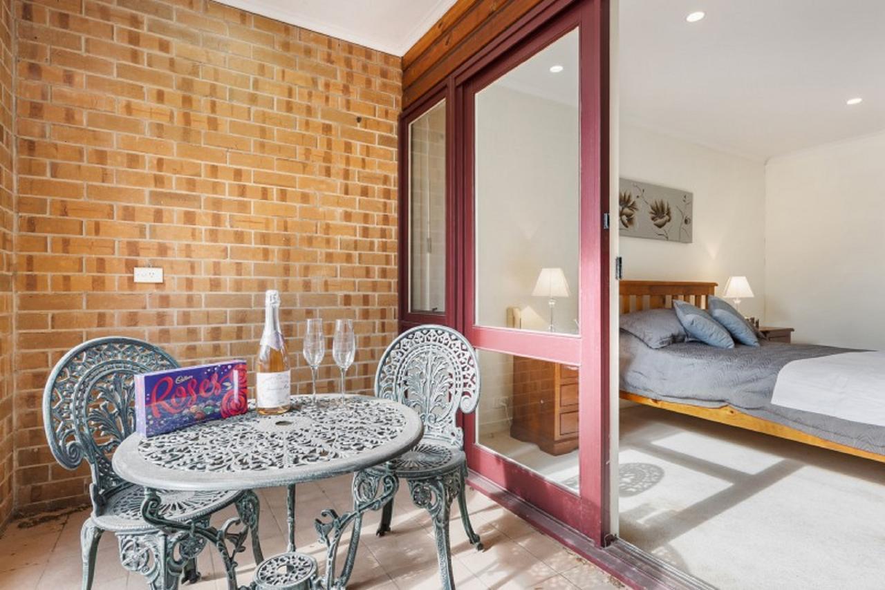 Apartment Style Accommodation-close To City-north Adelaide-3 Bdrm- Free Parking *