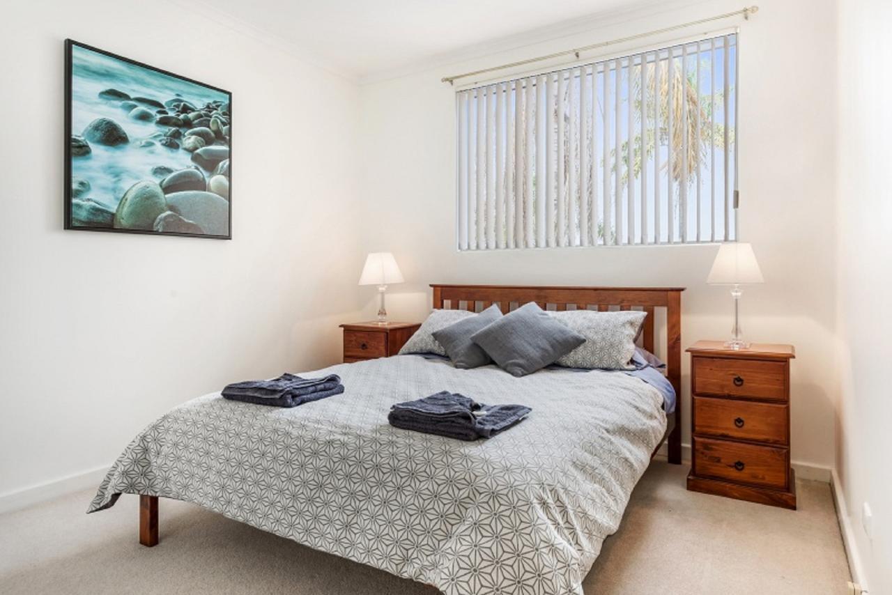 Style Accommodation-close To City-north Adelaide-3 Bdrm- Free Parking Apartment *