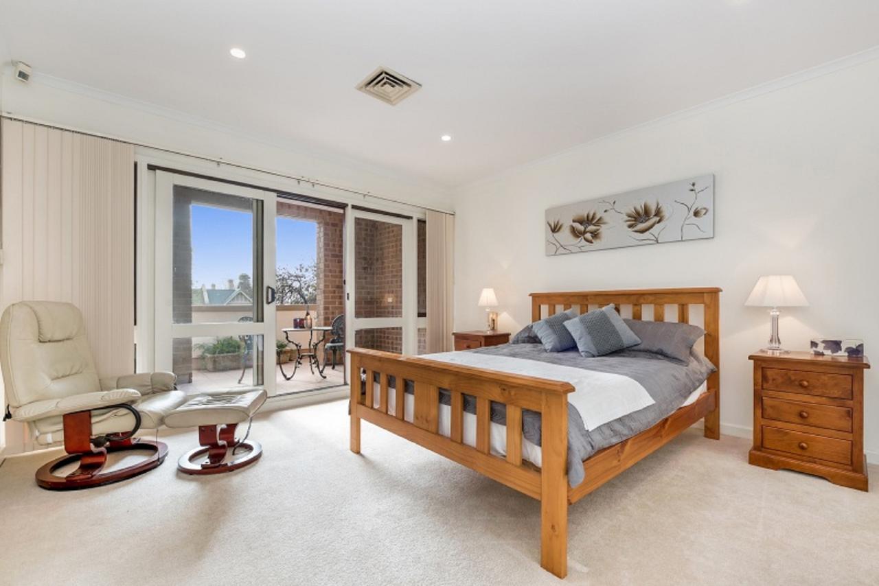 Apartment Style Accommodation-close To City-north Adelaide-3 Bdrm- Free Parking