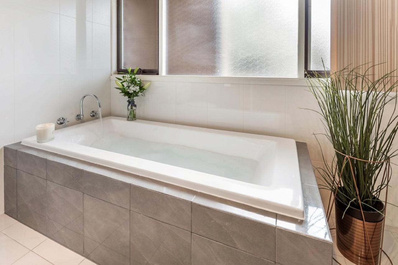 Apartment Style Accommodation-close To City-north Adelaide-3 Bdrm- Free Parking *
