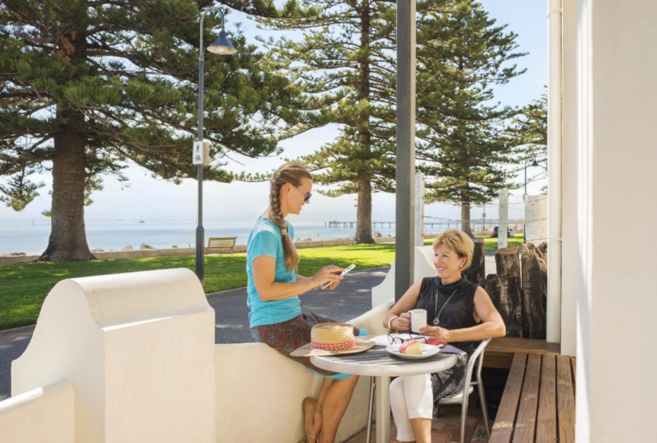 Aparthotel Seawall 4*