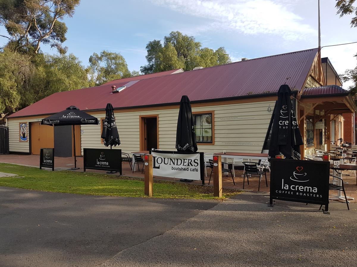 Style Accommodation-close To City-north Adelaide-3 Bdrm- Free Parking Apartment *