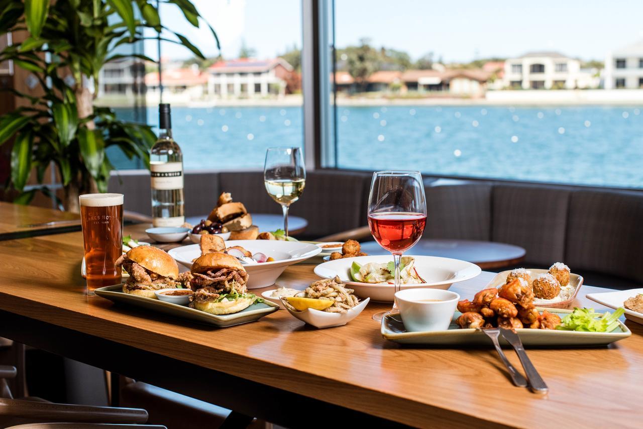 Lakes Hotel Adelaide