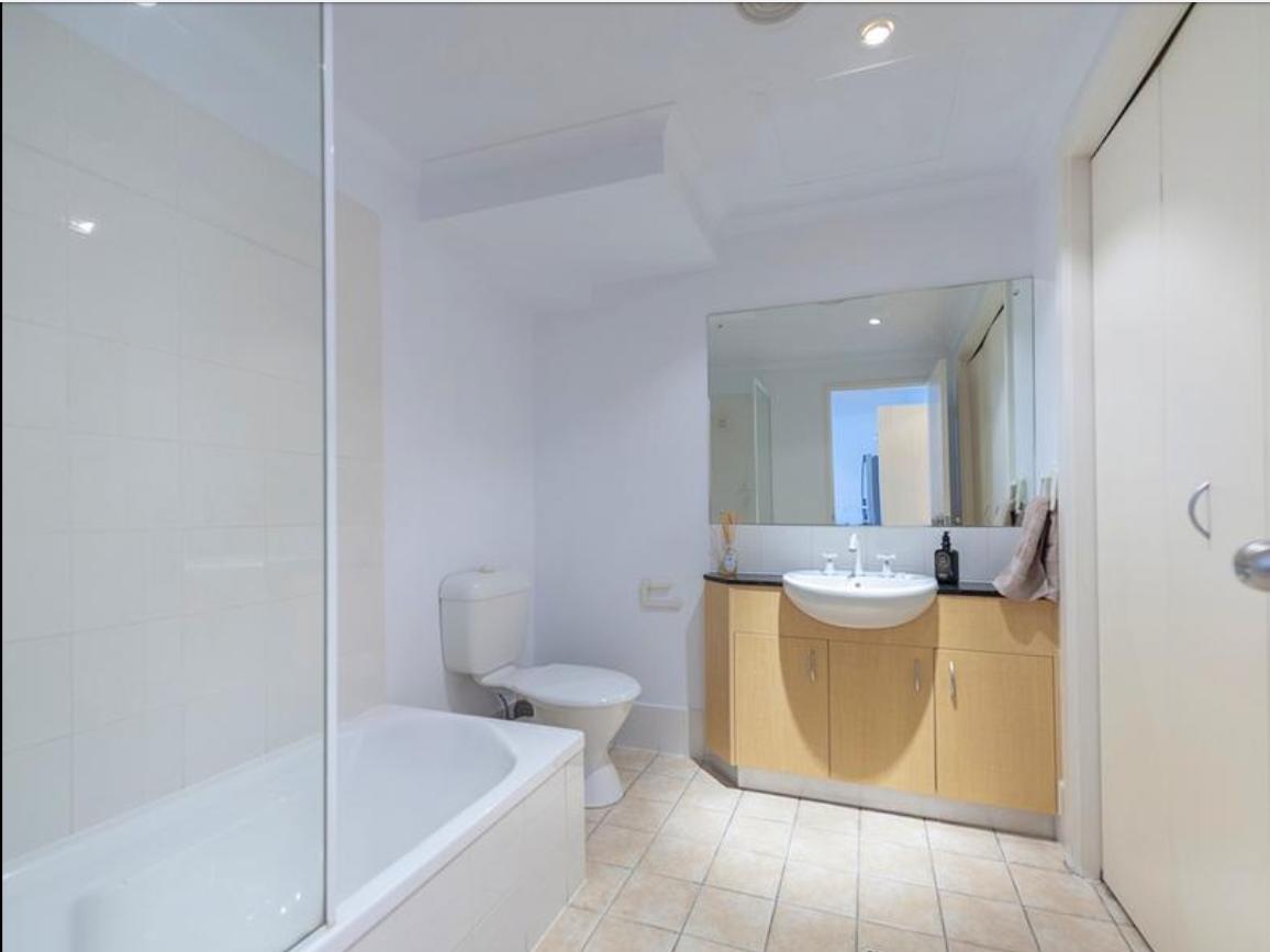 Spacious 4 Bedroom And 2 Bathrooms Apartment