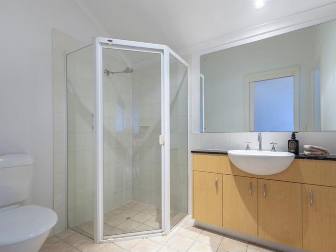 Spacious 4 Bedroom And 2 Bathrooms Apartment